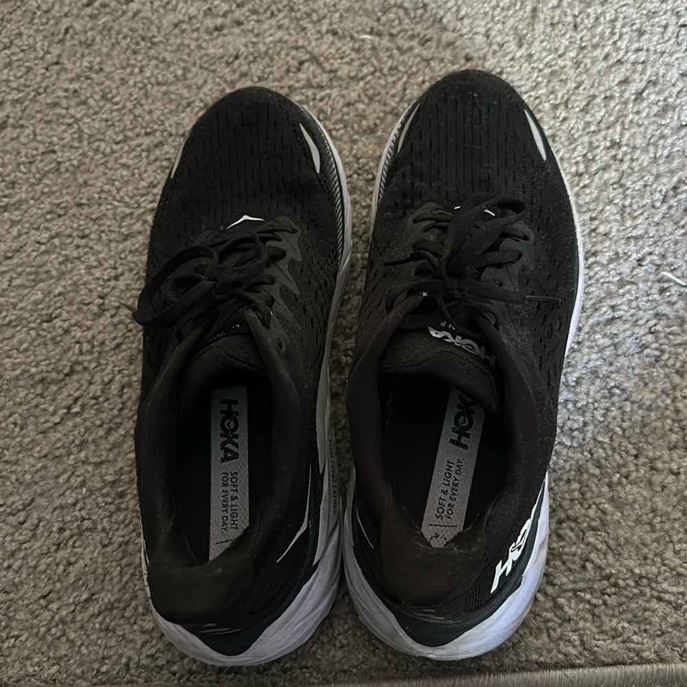 Black hoka Clifton’s